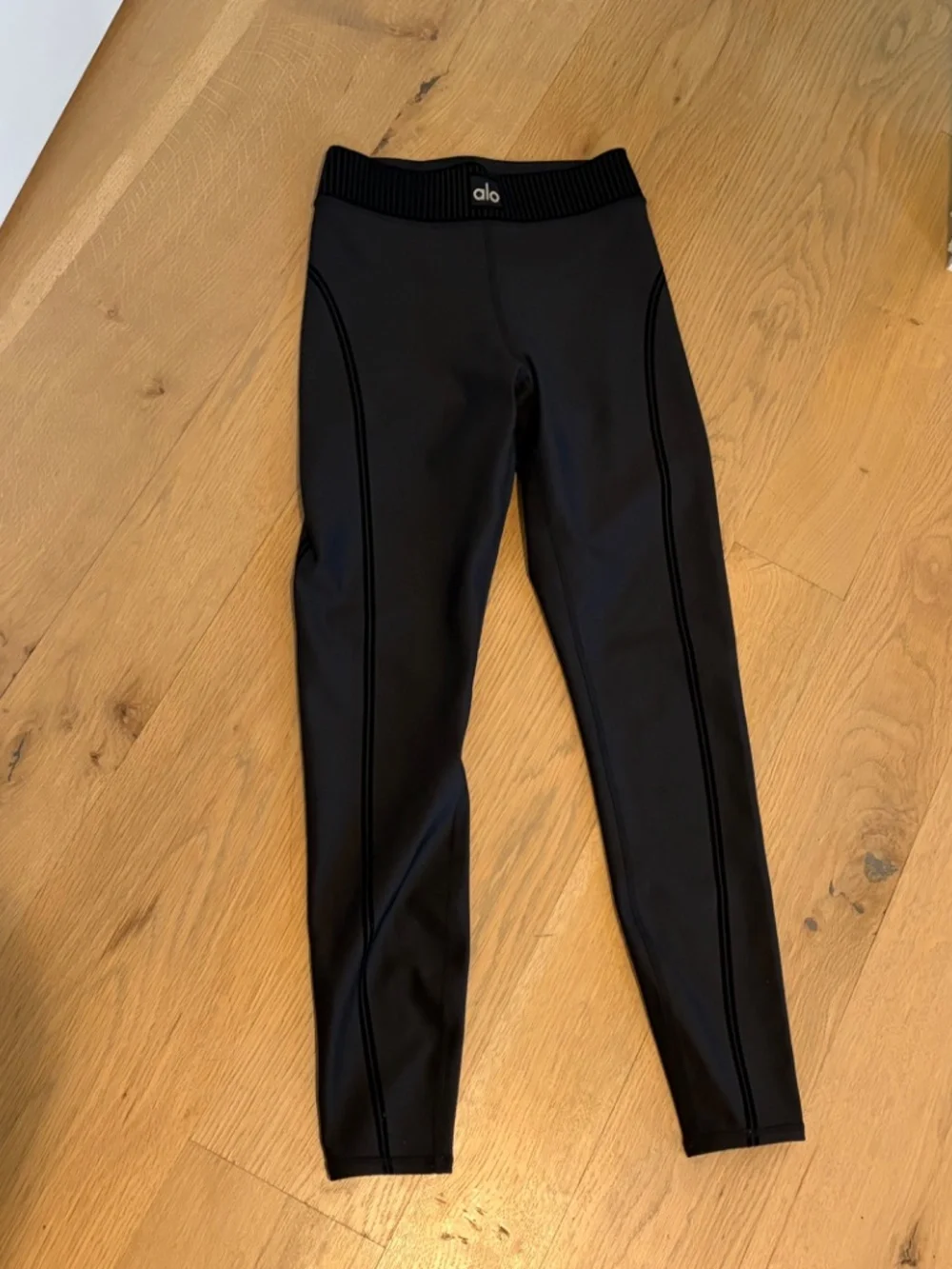 ALO YOGA AIRLIFT HIGH WAIST 7/8 LINE UP LEGGINGS WOMEN XS BLACK VELVET TRIM XXS